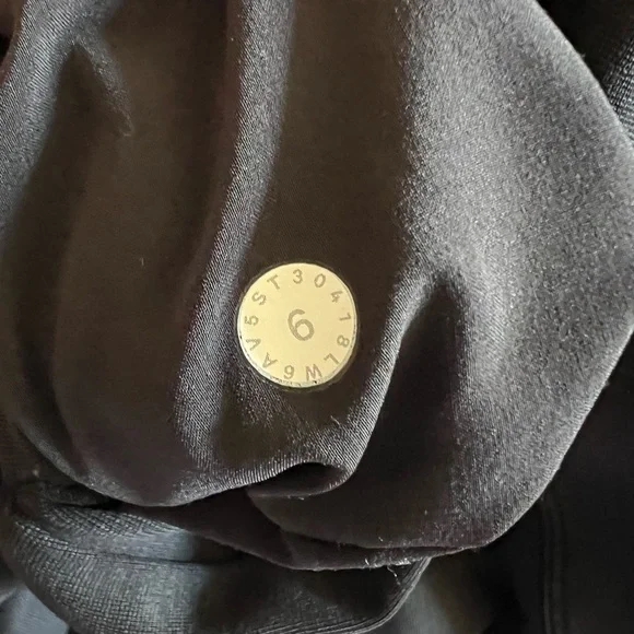 Lululemon Bundle 4 Piece Sport Bra, Leggings, Sleeveless Top Bundle Set Size 6 - Picture 6 of 12